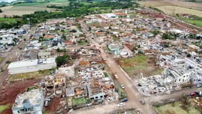 Tornado causa devastação em Rio Bonito do Iguaçu; Governo do Estado decreta calamidade pública